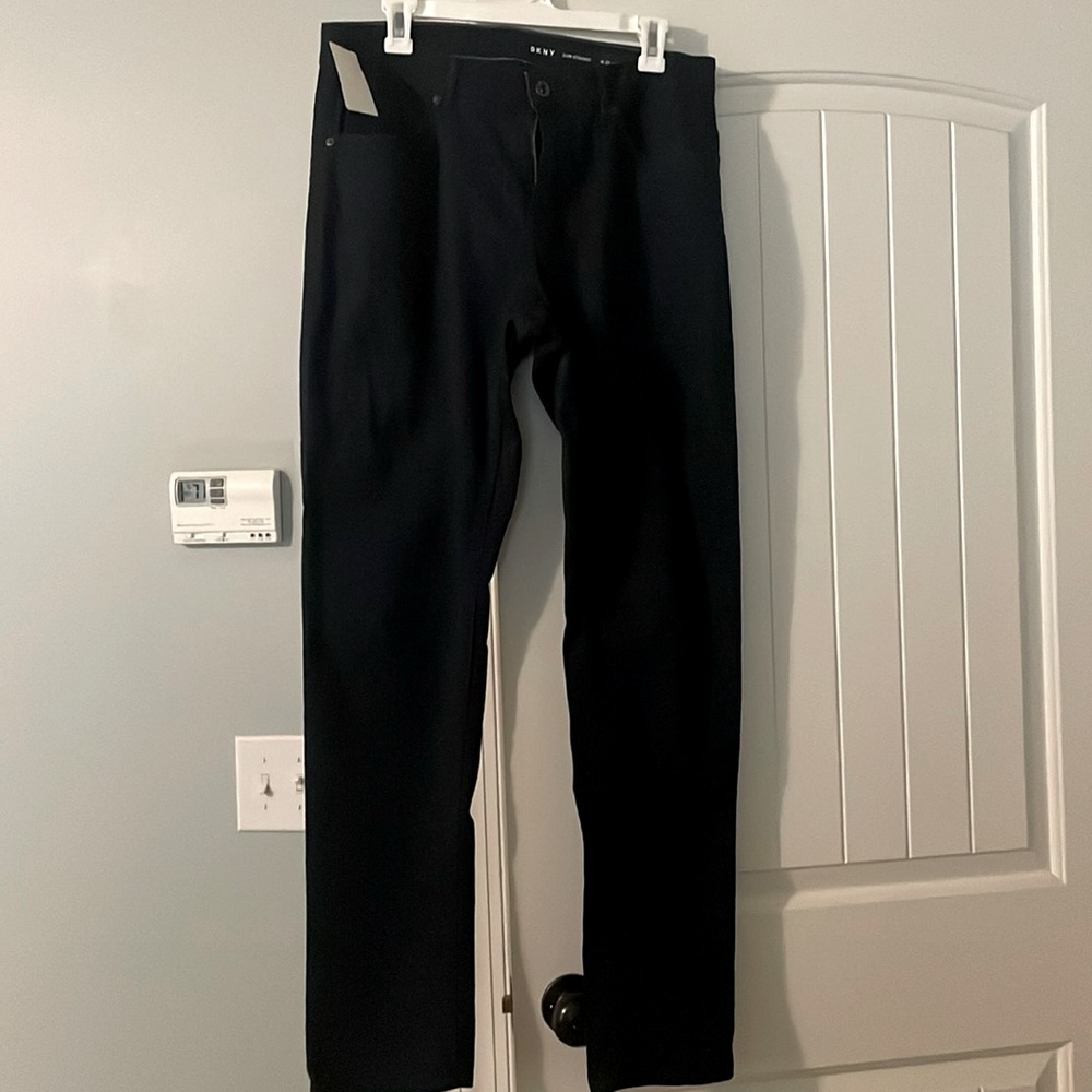 New men’s DKNY pant